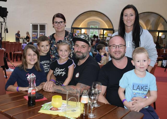 Sarah, Fabian, Daniela, Lina und Philipp Unterfurtner, Richard, Marlene und Lukas Schneider