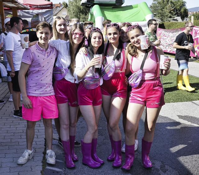 Pinki Winki mit treuen Fans Marie, Alina, Stefani, Leah, Lisa und Sanny