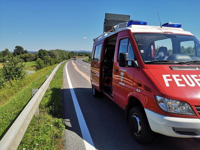 Die Stadtfeuerwehr Oberwart hatte einen Einsatz, nachdem ein Motorrad Öl verloren hatte. | Foto: Stadtfeuerwehr Oberwart