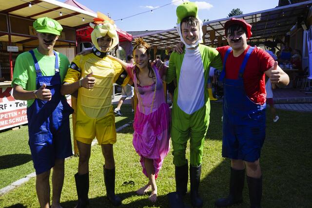 Die ersten über den Donnerbalken Mario(s) Bros aus der Steiermark Michael, Hannes, Fabian, Florian und Elisabeth