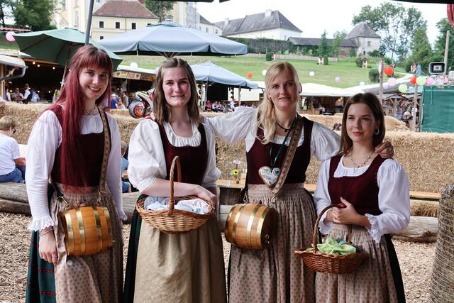 die Marketenderinnen der Stadtkapelle St. Andrä