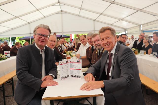 LH Christopher Drexler und Bgm. Hubert Holzapfel mit Gerald Schlemmer/Verwaltungsleiter Reha-Klinik und Vikar Erich Linhardt beim Festakt. | Foto: Edith Ertl