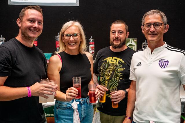 Michael, Michaela, Manuel und Alois mixten die Drinks hinter der Bar | Foto: Florian Kronawitter/zema-medien.de