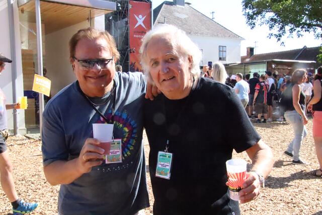 Austropop-Legenden unter sich: Ewald Pfleget (links) und Kurt Gober. | Foto: Martin Wurglits