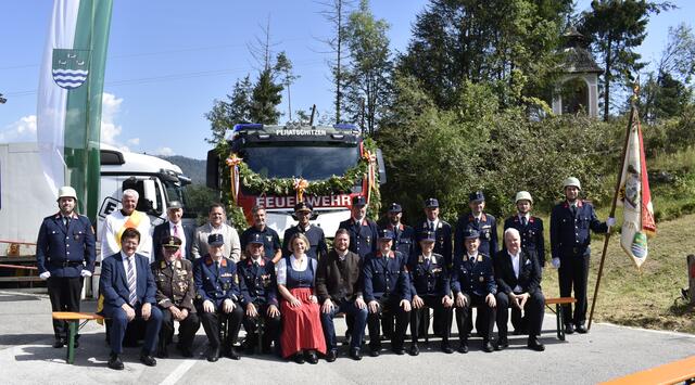 In einem würdigen Festakt im Beisein zahlreicher Ehrengäste, Feuerwehrkameraden und Vertreter der Einsatzorganisationen konnte die Kameradschaft der Freiwilligen Feuerwehr Peratschitzen heute Vormittag ihr neues RLFA 3000/200 Tunnel segnen lassen. Mit vielen Besuchern wurde der Kirchtag gefeiert. | Foto: RegionalMedien