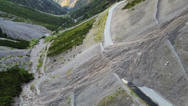 An mehreren Stellen gingen am Hahntennjoch Muren ab. Die Straße ist bis auf Weiteres gesperrt. | Foto: Land Tirol
