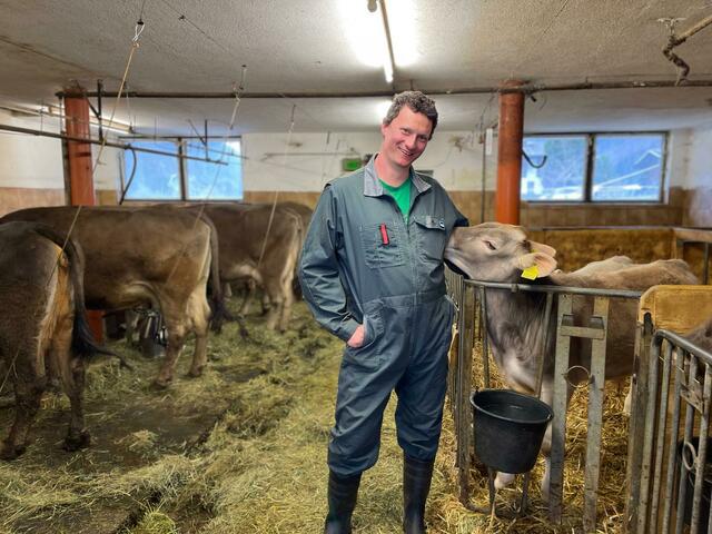 Foto: Andreas Seeburger (li) gondelt mit dem innovativen Montafoner Jungunternehmer Mathias Netzer-Raich (re), auf den Muttersberg bei Bludenz-Nüziders.