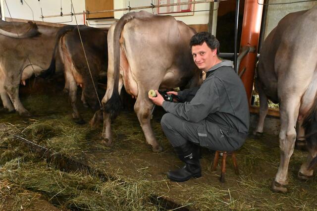 Foto: Andreas Seeburger (li) gondelt mit dem innovativen Montafoner Jungunternehmer Mathias Netzer-Raich (re), auf den Muttersberg bei Bludenz-Nüziders.