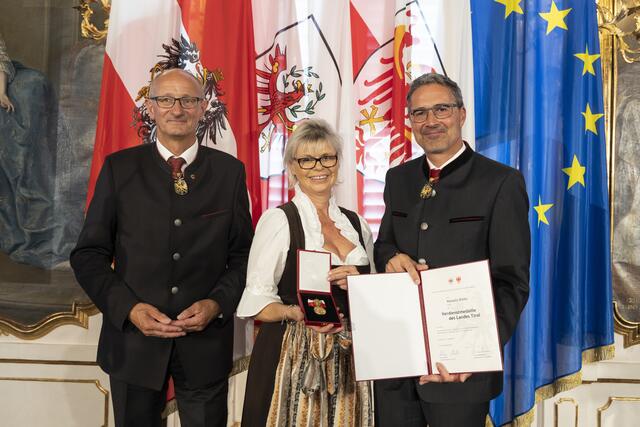 Für ihre Verdienste um hilfsbedürftige Menschen in Not erhielt Manuela Bliem aus Jenbach (Bezirk Schwaz) die Verdienstmedaille.