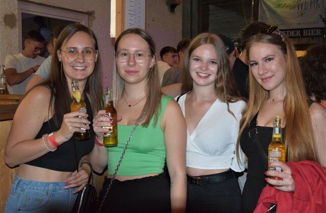 Petra, Anja, Miriam und Sonja waren von der Stimmung begeistert. | Foto: Klara Fruhstorfer