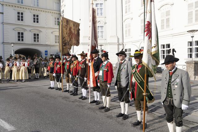 Landesüblicher Empfang vor der Kaiserlichen Hofburg zu Innsbruck. | Foto: Land Tirol/Die Fotografen