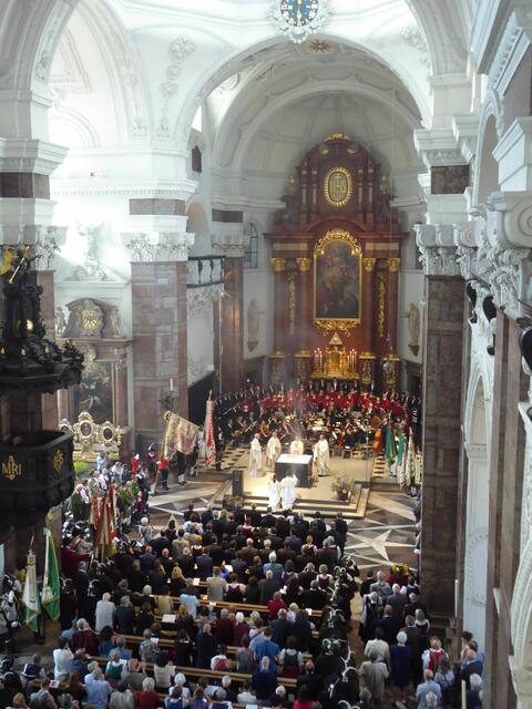 Festmesse in der Jesuitenkriche, zelebriert von Schützenkurat Abt Leopold Baumberger. | Foto: BTSK/Karin Mühlecker-Gregoritsch