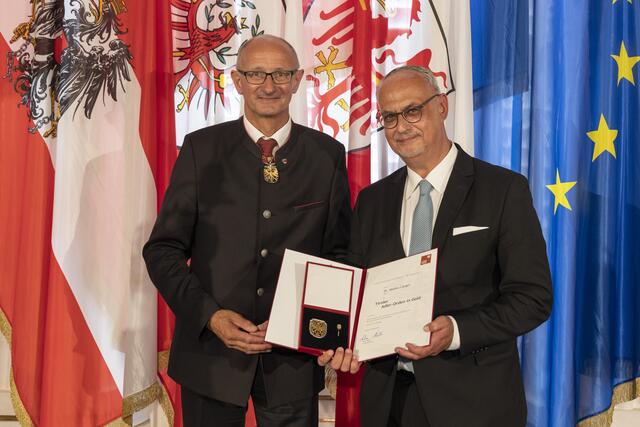 Markus Langer erhielt den Tiroler Adler-Orden in Gold für seine Verdienste um das Verwaltungsmanagement der Bundesländer als Kabinettsvizedirektor der Österreichischen Präsidentschaftskanzlei.