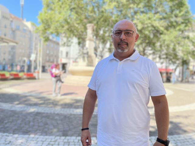 Bezirksvorsteher Peter Jagsch (SPÖ) am Elterleinplatz. | Foto: Michael J. Payer