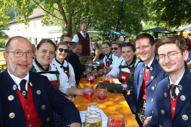 Auch Musikerkollegen und Musikerkolleginnen aus Tirol waren in Anger beim Konzert zu Besuch. | Foto: RegionalMedien Steiermark/Hofmüller