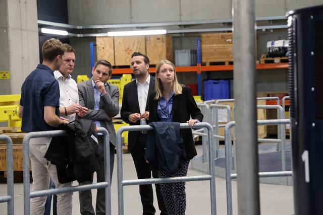 Beim Lokalaugenschein im Gemeinschaftskraftwerk Inn: LR René Zumtobel, LA Christian Kovacevic, LA BV Bgm. Benedikt Lentsch und KO Elisabeth Fleischanderl  | Foto: SPÖ/Matt