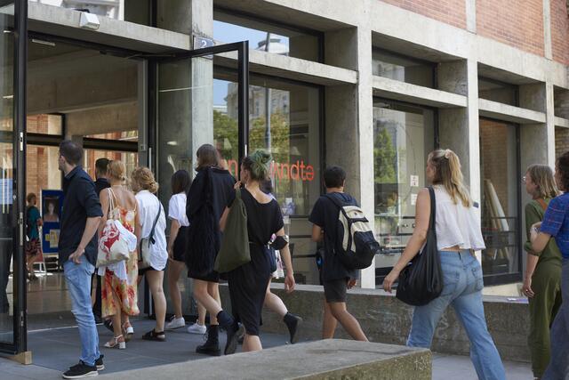 Jährlich beginnen nur rund 12 Studierende, Mode an der Angewandten zu studieren. | Foto: Universität für Angewandte Kunst