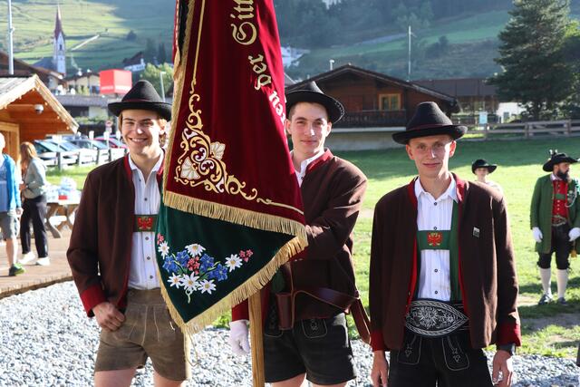 Die Trachtengruppe Stillebacher war auch vertreten. | Foto: Celina Leitner