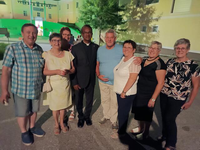 Rudi Matkovits, Maria Rudrupf, Lisi Kornfeld, Pfarrer Aby Puthumana, Wolfgang und Marit Karpp, Gerti Strodl und Hermi Tretzmüller genossen das Jubiläumsfest | Foto: Eva Lacher-Dörfler