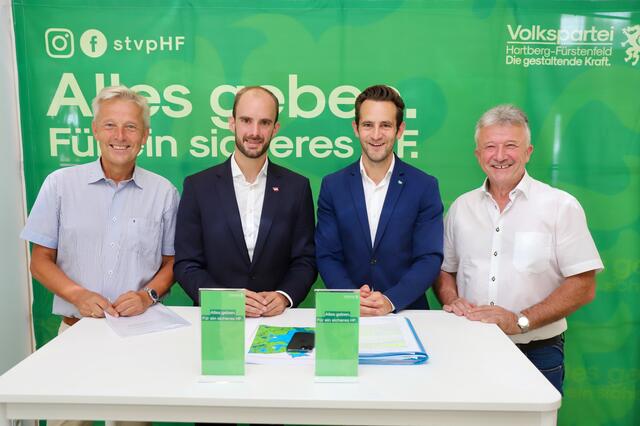 Regionaler Glasfaserausbau im Fokus: NR Reinhold Lopatka, Staatssekretär Florian Tursky, LAbg. Lukas Schnitzer und LAbg. Hubert Lang (v.l.). | Foto: Alfred Mayer