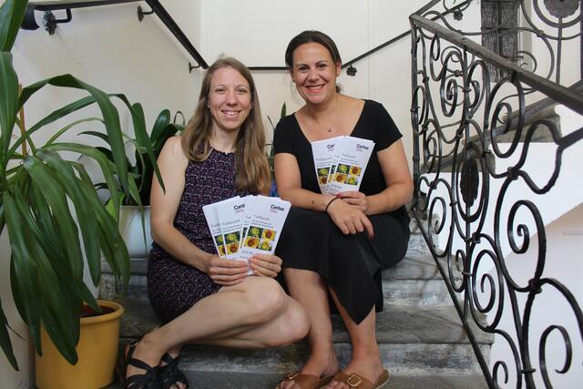 Martina Stollnberger (links) und Birgit Freidhager (rechts) leiten die Treffpunkte. | Foto: Caritas