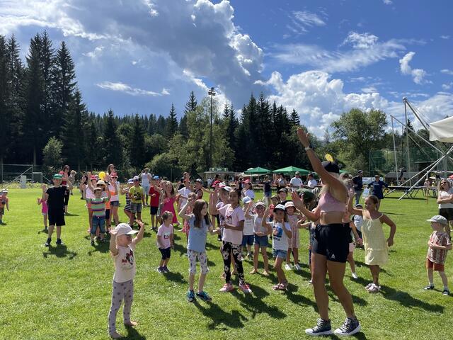 Zumba mit Marina Petzlberger. | Foto: Ferienregion Salzburger Lungau