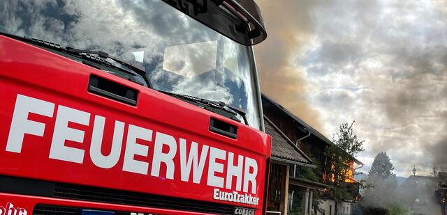 In Abtenau kam es heute Nachmittag zum Brand eines Bauernhofs. Die Feuerwehr ist im Einsatz. | Foto: Symbolbild: Peter J. Wieland