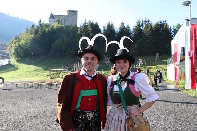 Nauderer Schütze Lukas Penz mit Kollegin Isabella Monz. | Foto: Celina Leitner