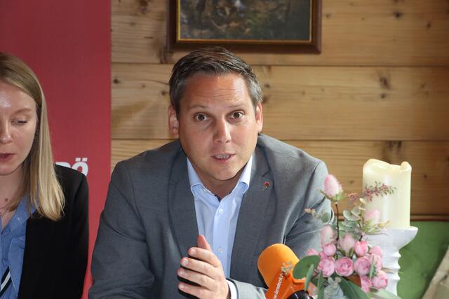 LA Christian Kovacevic sprach besonders die Themen für den Tourismus bei der Bezirkstour an. | Foto: Elisabeth