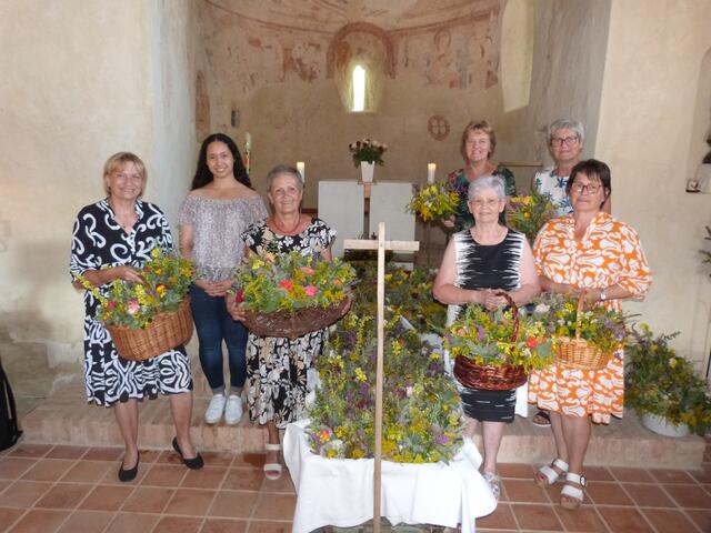 Maria Grabner, Samantha Sparr, Bergkirchenkomitee-Obfrau Edith Rauch, Hilde Leitner, Anna Herbst, Karin Koth und Anita Wukovits