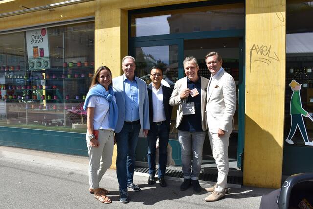 Prokuristin Staud’s Sigrid Krassnig, Bezriksvorsteher Franz Prokop, Jose Hart, Geschäftsführer Stefan Schauer und Stadtrat Peter Hanke (v.l.)