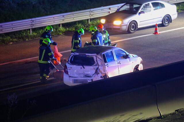 Auf der A1 im Gemeindegebiet von Roitham überschlug sich ein Wagen.  | Foto: laumat.at/Matthias Lauber