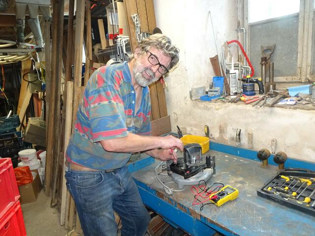 Michel Heftrich repariert in der Rudersdorfer  Fritzmühle. | Foto: Peter Sattler