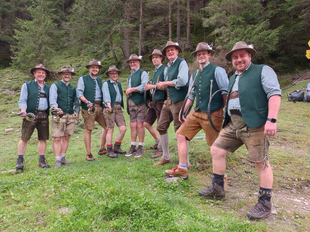 Eine starke Abordnung der Wipptaler Jagdhornbläser.  | Foto: Mair