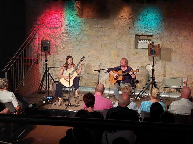 Das Dozentenduo beim Abschlusskonzert in Aktion.  | Foto: Günter Zweidick