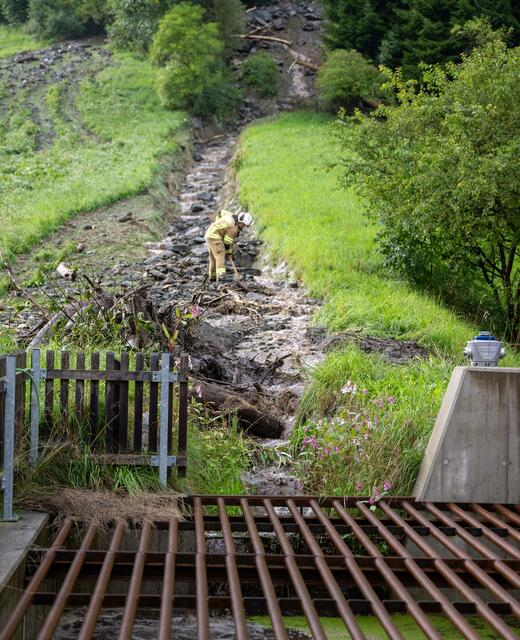 Das Unwetter am Dienstag zog auch durch das Stubaital. Hier gingen schwere Niederschläge nieder. Eine Brücke wurde weggerissen. Es kam zu einem Erdrutsch, Verklausungen. 17 Personen gerieten in eine alpine Notlage. | Foto: Zeitungsfoto.at
