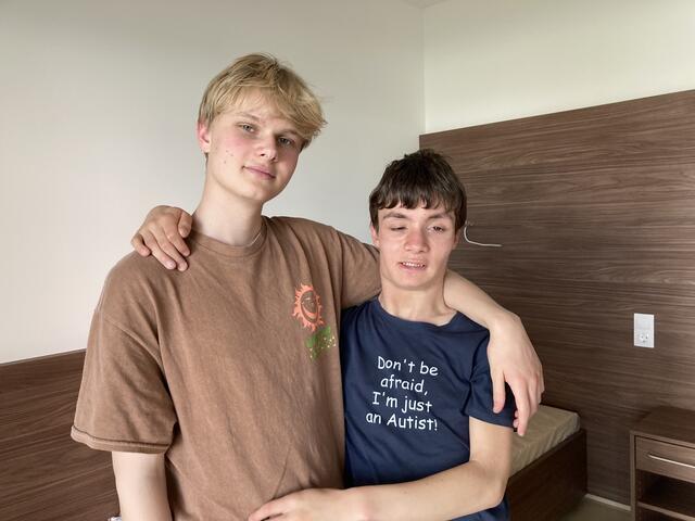Max mit seinem Bruder Leo | Foto: Birgit Kubik
