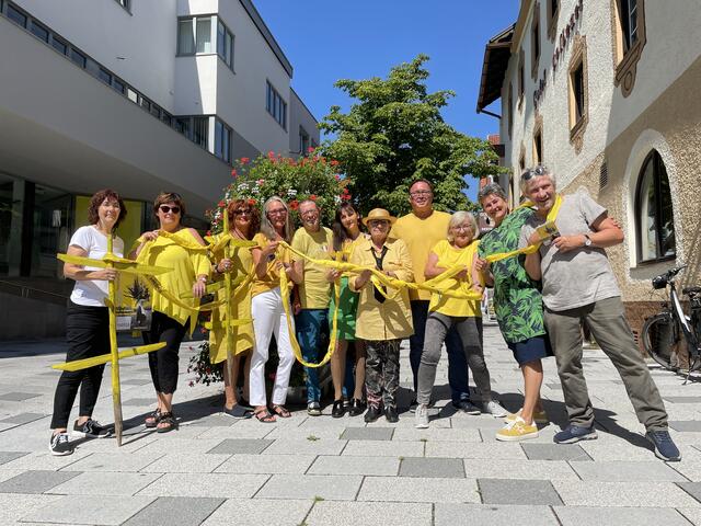 Der gesamte Vorstand von "Huanza", sowie Heiner Ginther und Beate Palfrader, Theaterfrau Claudia Lang-Forcher und Künstler Johannes Biber, präsentierten das Kulturprogramm in Reutte. | Foto: Hartman