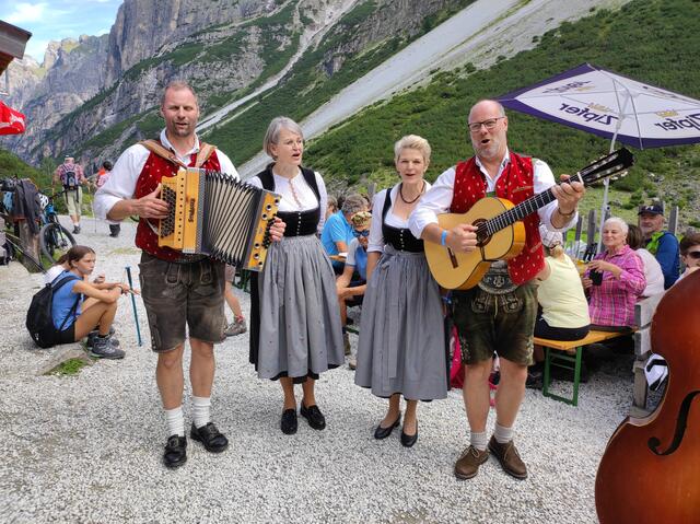 Garanten für echte Volksmusik: Der Naviser Viergsang. | Foto: Mair
