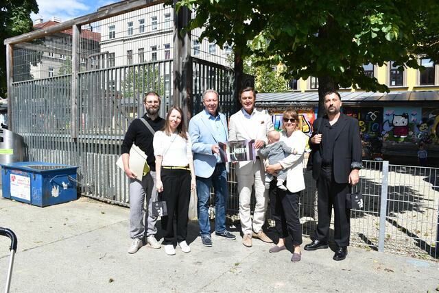 Bunker 16 Team, Bezirksvorsteher Franz Prokop, Stadtrat Peter Hanke, Stefanie Lamp und Michael Podgorac (Bunker 16) (v.l.)