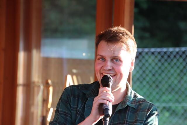 Moderator Lukas Hofbauer | Foto: Karl Nessmann