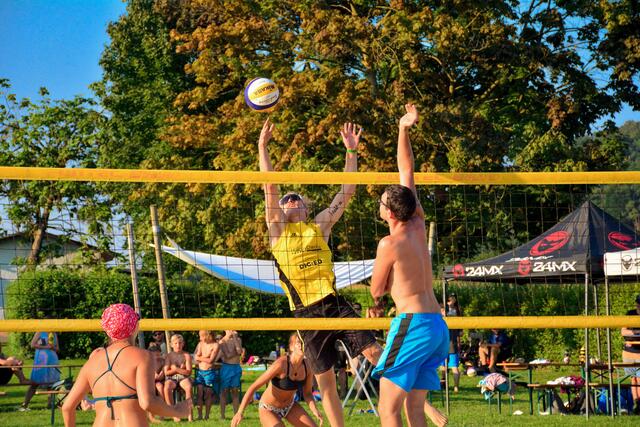 Heiße Beachvolleyballaction beim zehnten Charity Mixed | Foto: Viva La Pampa