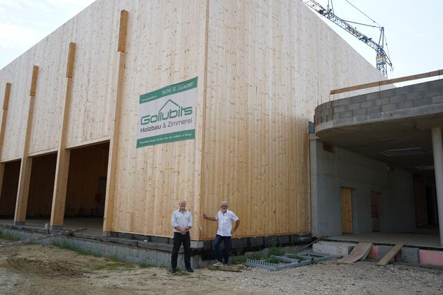 Auf der Baustelle des neuen Veranstaltungszentrums. "Wir wollen nicht größenwahnsinnig werden und auch das finanzielle Risiko muss immer kalkulierbar bleiben" | Foto: Andrea Glatzer