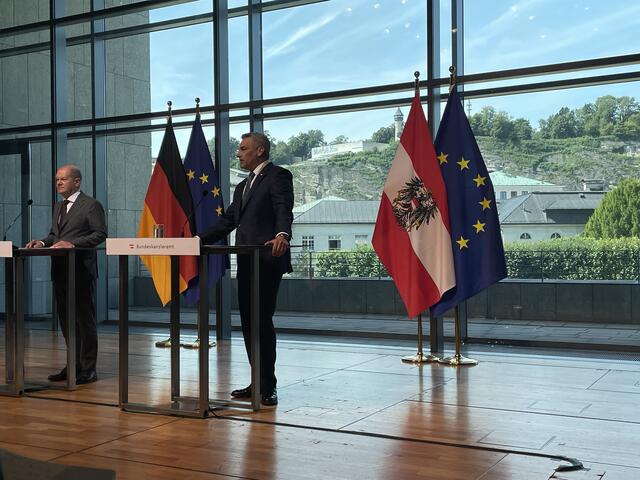 Zusammen möchten die beiden Kanzler die Außengrenzen stärken.  | Foto: sm