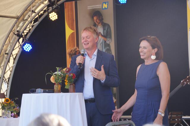 NÖ Werbung-Geschäftsführer Michael Duscher, Tourismus-Staatssekretärin Susanne Kraus-Winkler