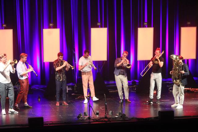 Sieben erfahrene und exzellente Musiker traten als "Federspiel" auf. | Foto: RegionalMedien Steiermark/Hofmüller