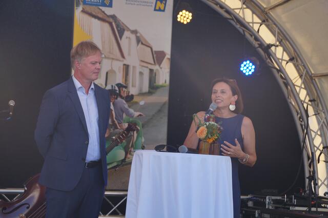 NÖ Werbung-Geschäftsführer Michael Duscher, Tourismus-Staatssekretärin Susanne Kraus-Winkler