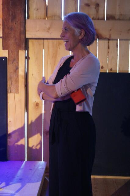 Maria Thurnwalder begrüßt die Gäste