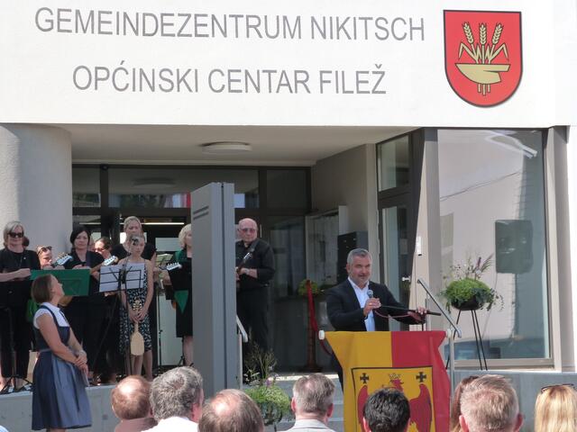 Landesrat Mag. Heinrich Dorner drückte seine Bewunderung für das neue Gemeindezentrum aus!