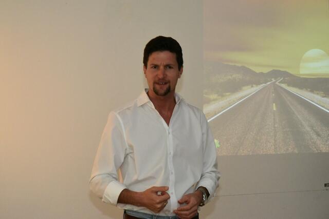 Markus Elmleitner beim Vortrag in der Trefferei in Gleisdorf | Foto: Gerald Dreisiebner